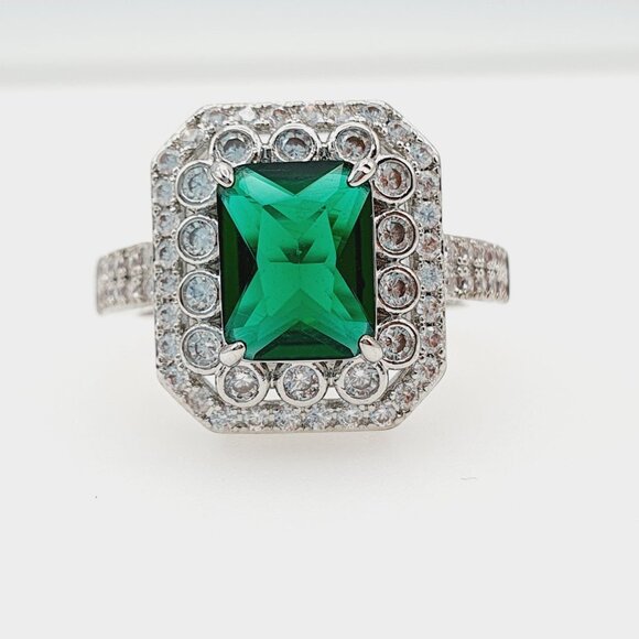 💎 Classy Green Emerald Cut Vintage CZ Wedding Ring, FB16FA1060 - Picture 5 of 5